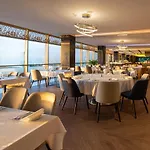 Helikon, Hotel 4*