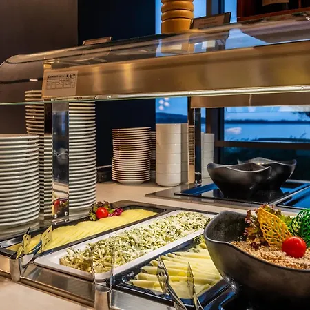 Helikon, 4* קסזטלי