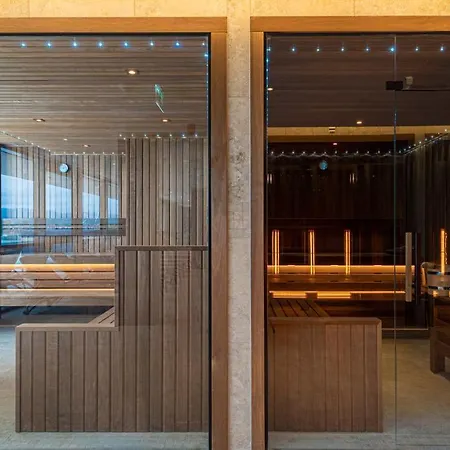 מלון Helikon, 4*