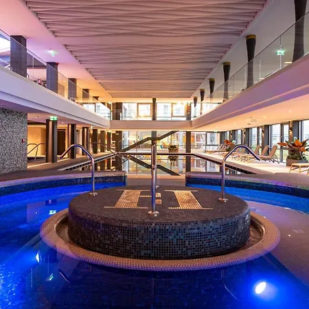 Helikon, 4* קסזטלי