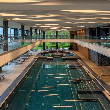 Helikon, Ξενοδοχείο 4*