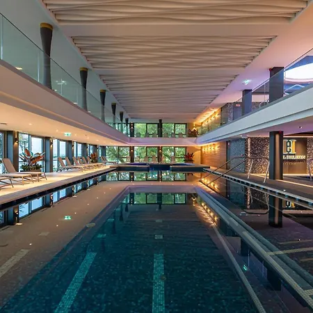 מלון Helikon, קסזטלי