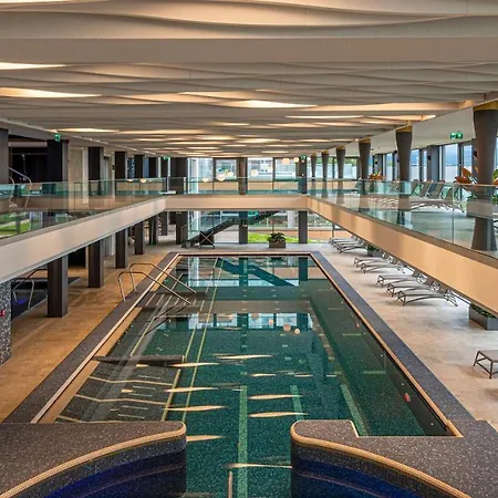 Helikon, מלון קסזטלי