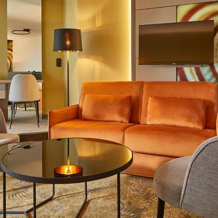 Helikon, מלון קסזטלי