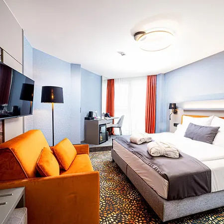 Helikon, Hotel