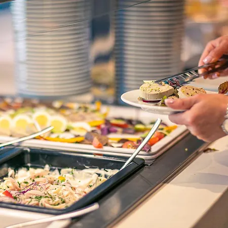 Helikon, מלון קסזטלי