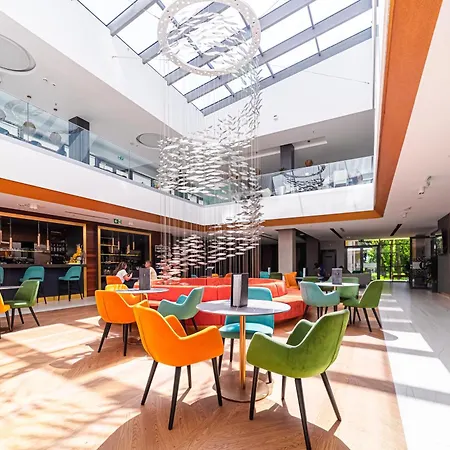 מלון Helikon, קסזטלי