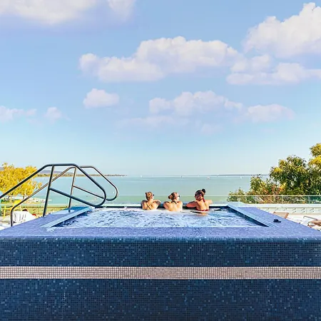 מלון Helikon, 4*