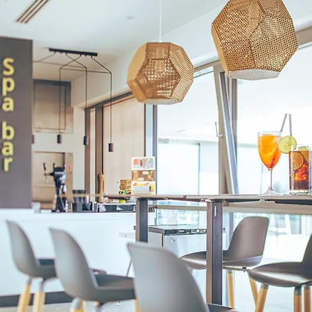 מלון Helikon, 4*