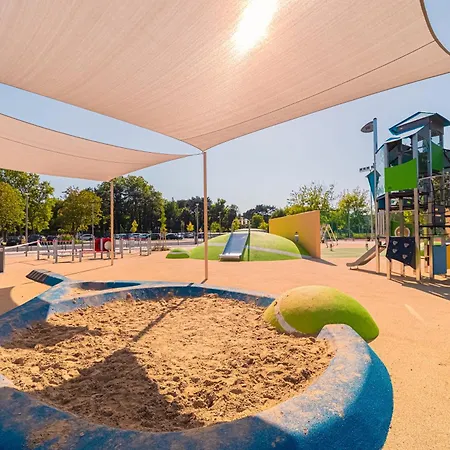 Helikon, מלון קסזטלי