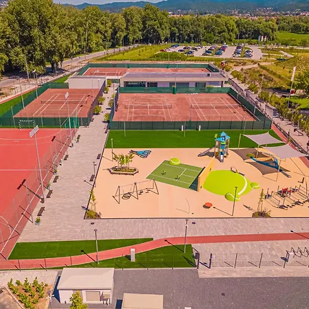 מלון Helikon, קסזטלי