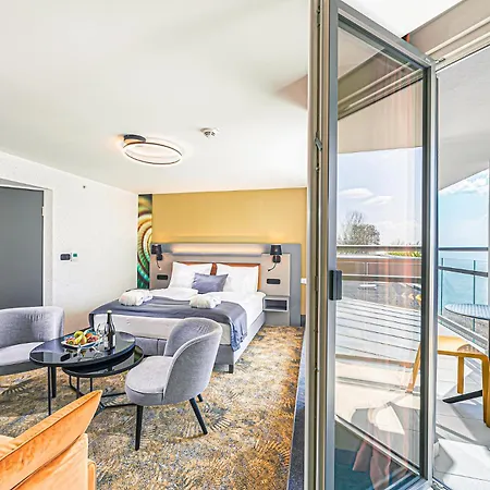 Helikon, Ξενοδοχείο 4*