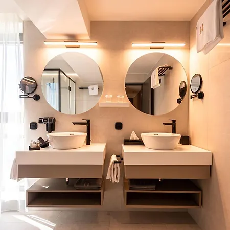 Helikon, Hotel 4*