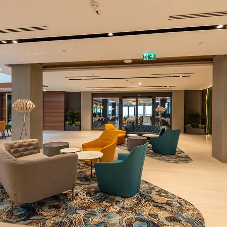 Helikon, Ξενοδοχείο