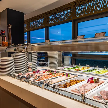 Helikon, 4* קסזטלי