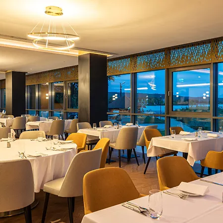 מלון Helikon, קסזטלי