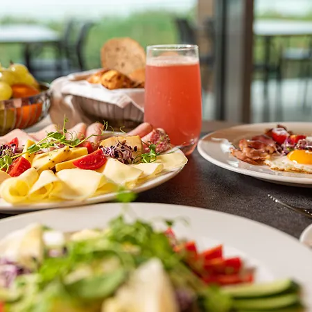 Helikon, Ξενοδοχείο 4*