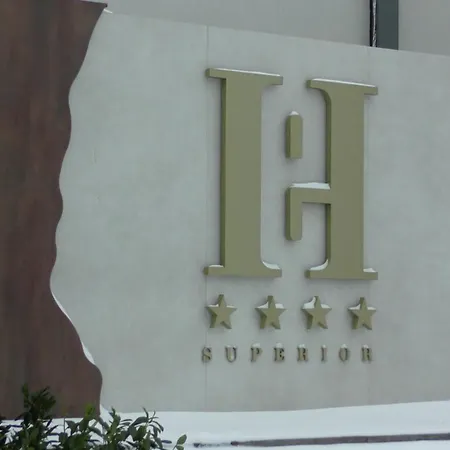 מלון Helikon, קסזטלי