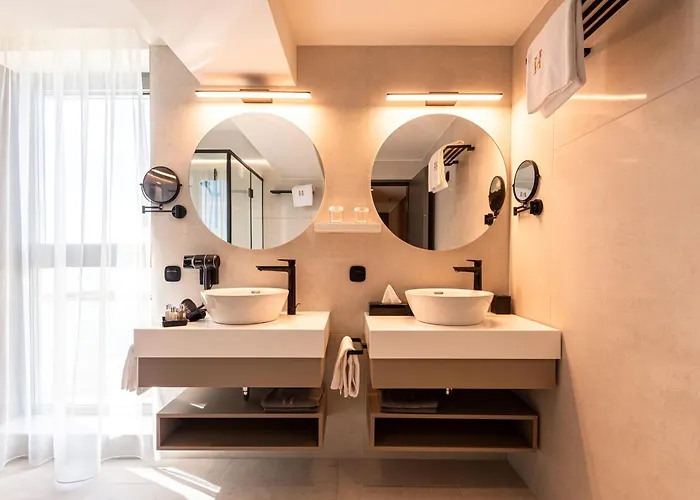 Helikon, Hotell 4*