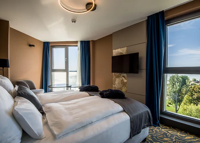 Helikon, Hotell
